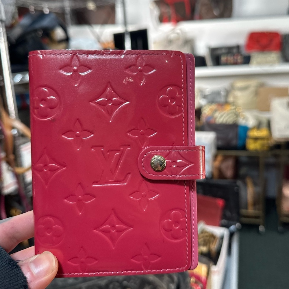 LV Pink Vernis Passport Cover / Agenda